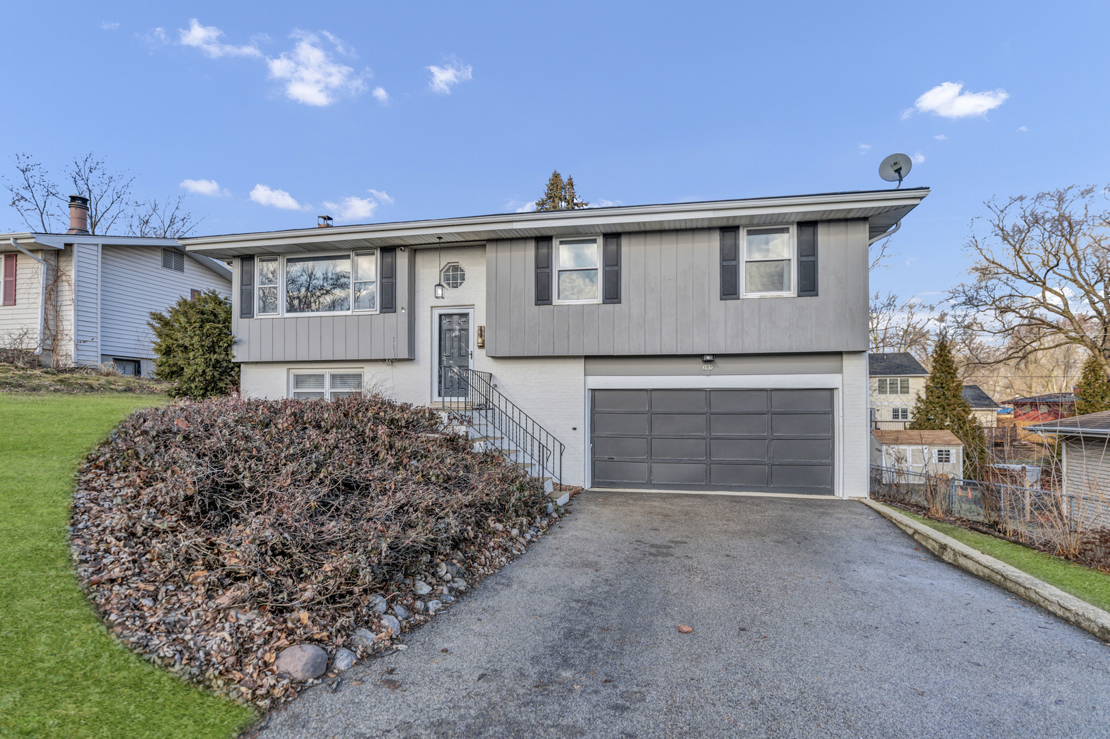 103 Fir Street, Lake In The Hills, IL 60156