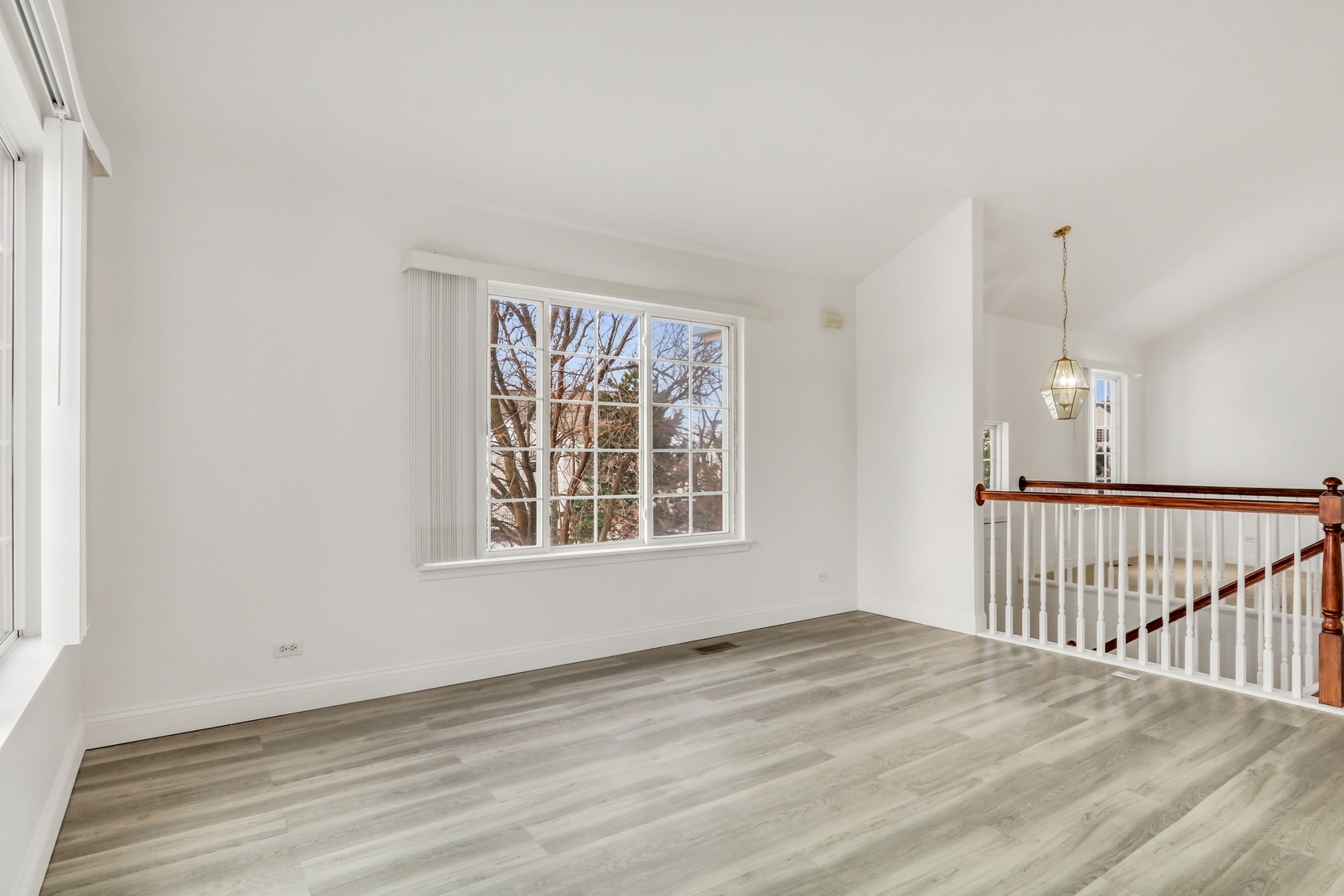 714 S Rosehall Lane, Round Lake, IL 60073