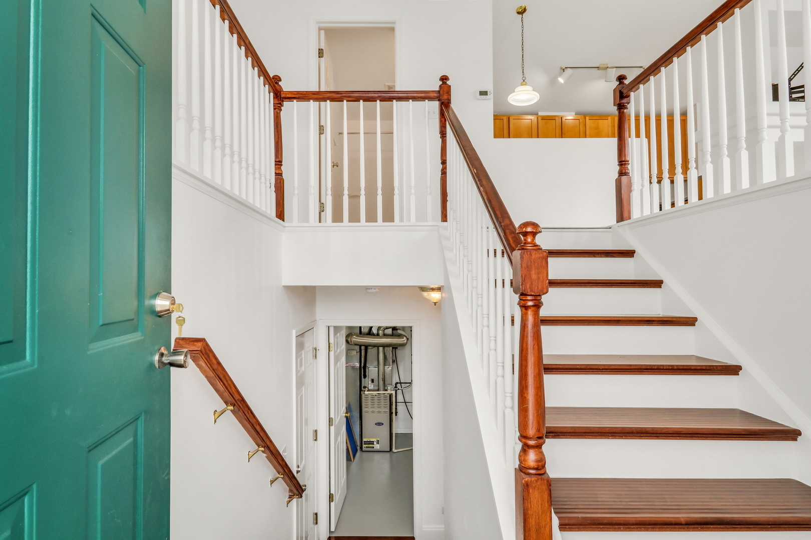 714 S Rosehall Lane, Round Lake, IL 60073