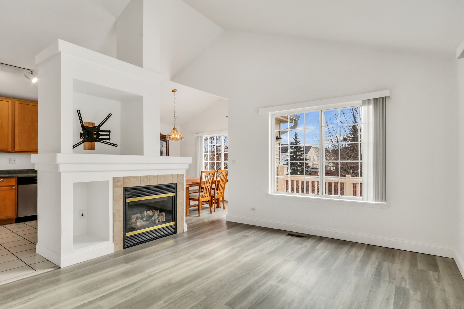 714 S Rosehall Lane, Round Lake, IL 60073