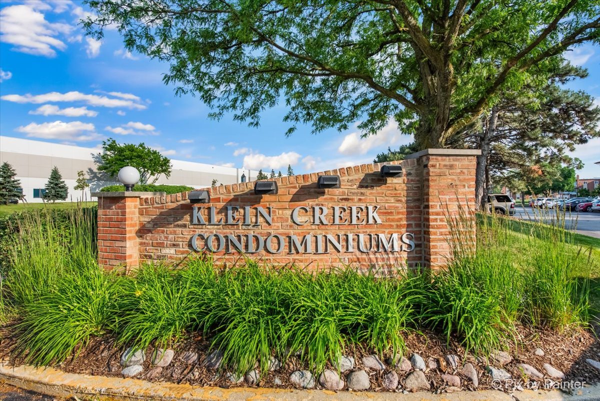 312 Klein Creek Court #B, Carol Stream, IL 60188