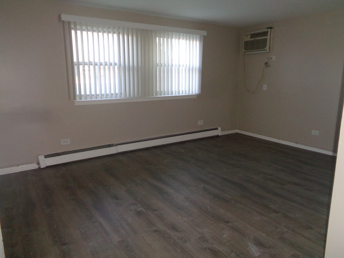 10748 S harlem Street #1S, Worth, IL 60482