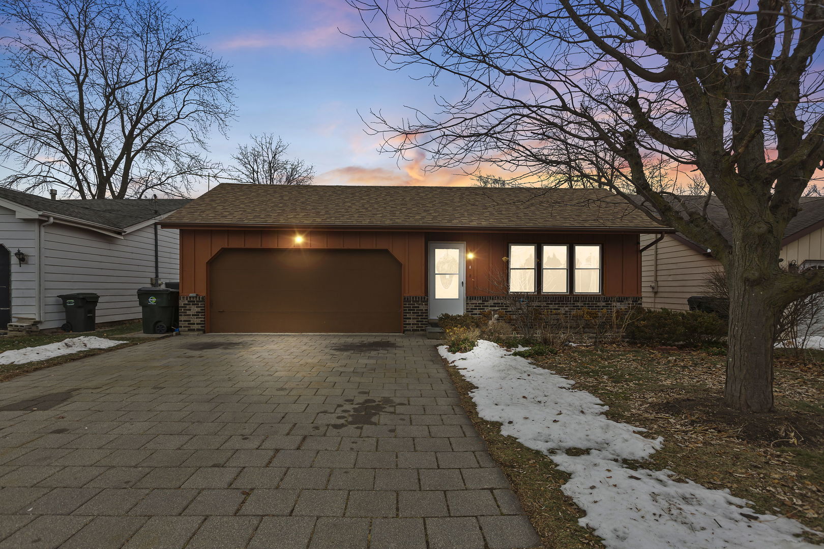 933 Ridge Avenue, Mundelein, IL 60060