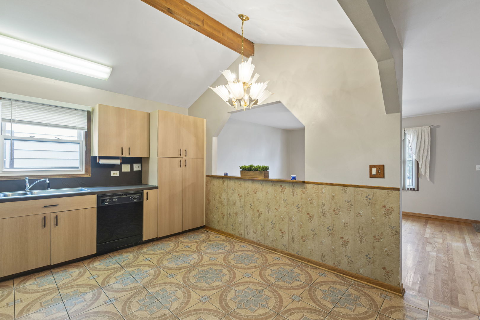 933 Ridge Avenue, Mundelein, IL 60060