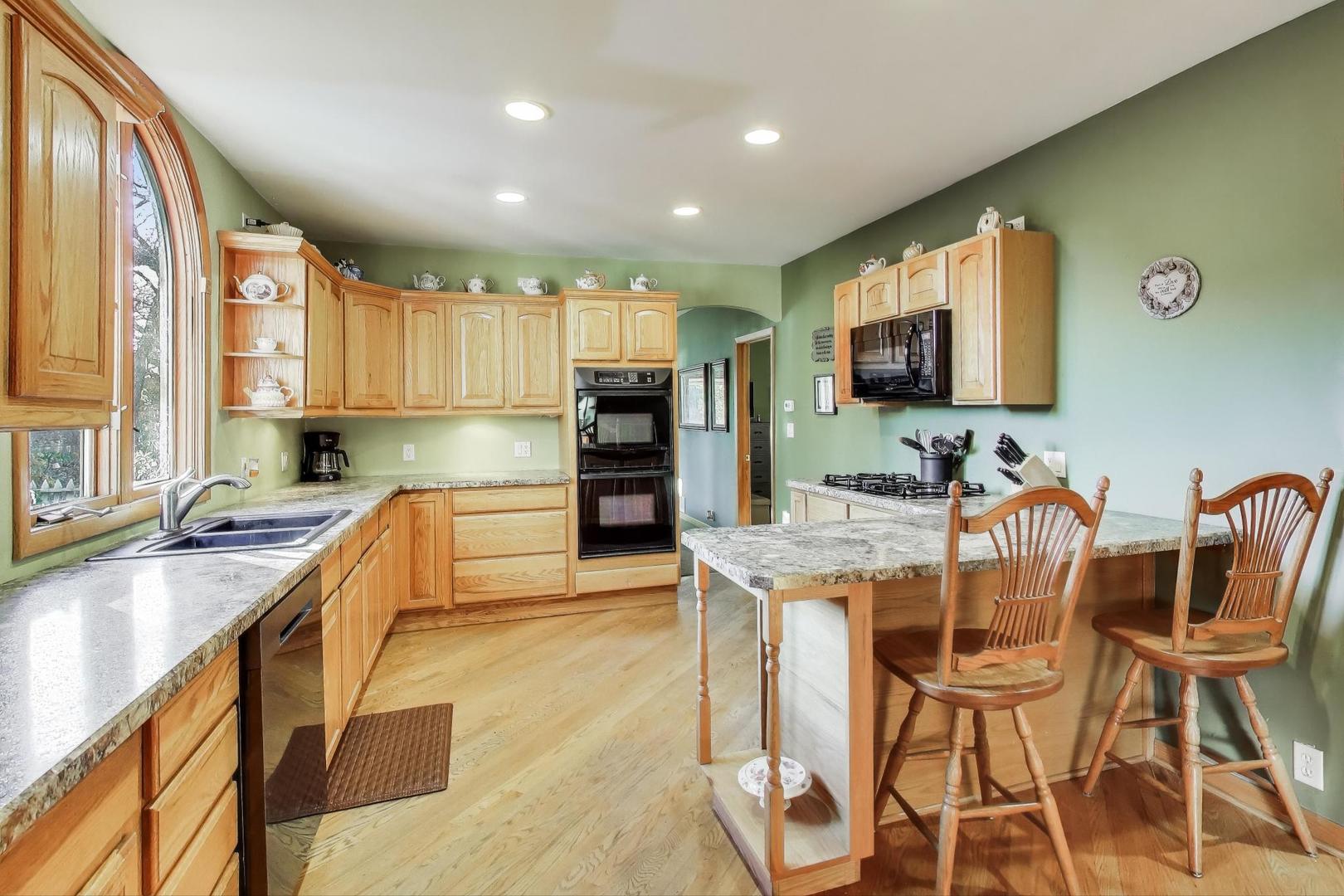 4116 E Lake Shore Drive, Wonder Lake, IL 60097