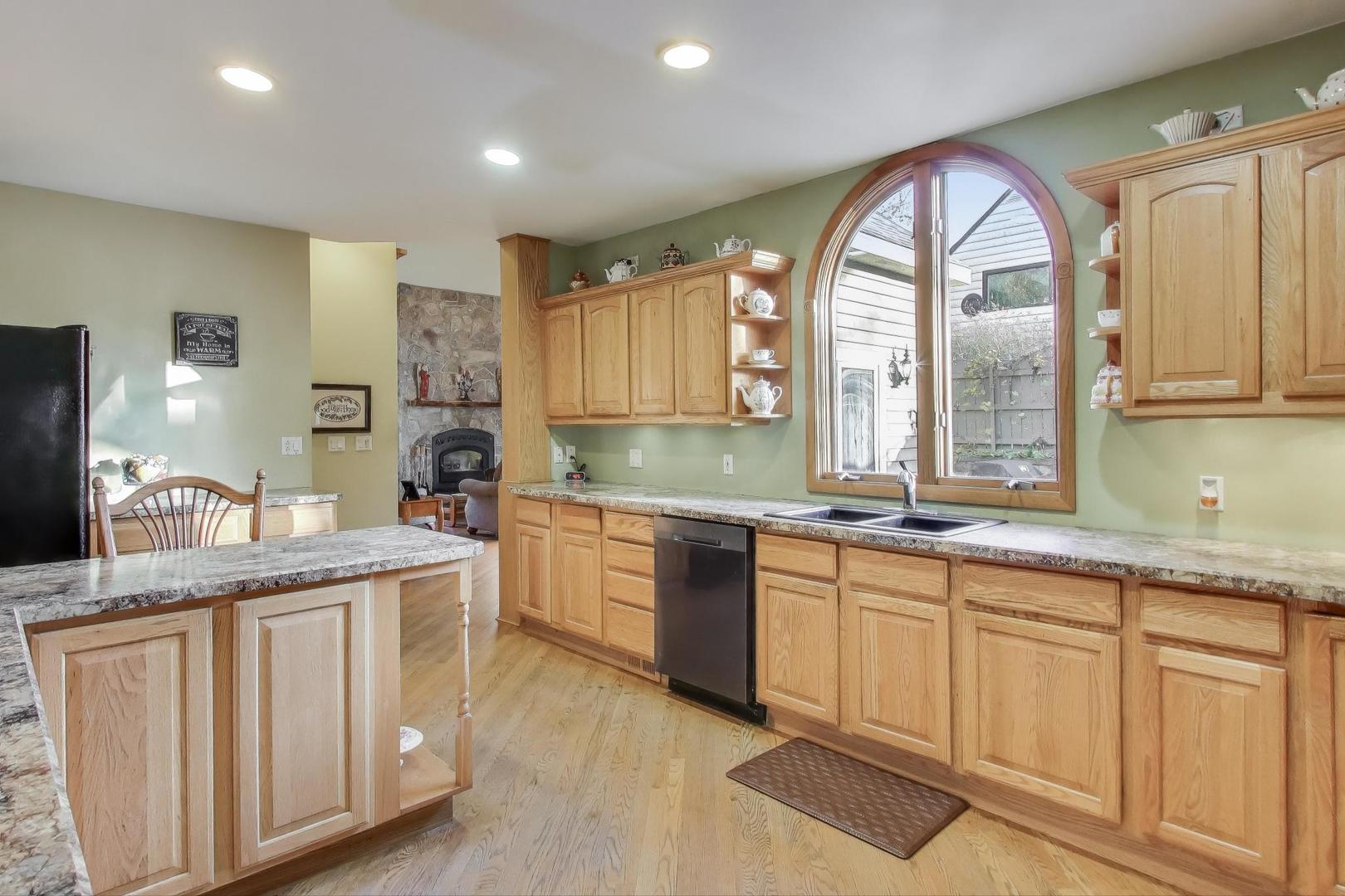 4116 E Lake Shore Drive, Wonder Lake, IL 60097