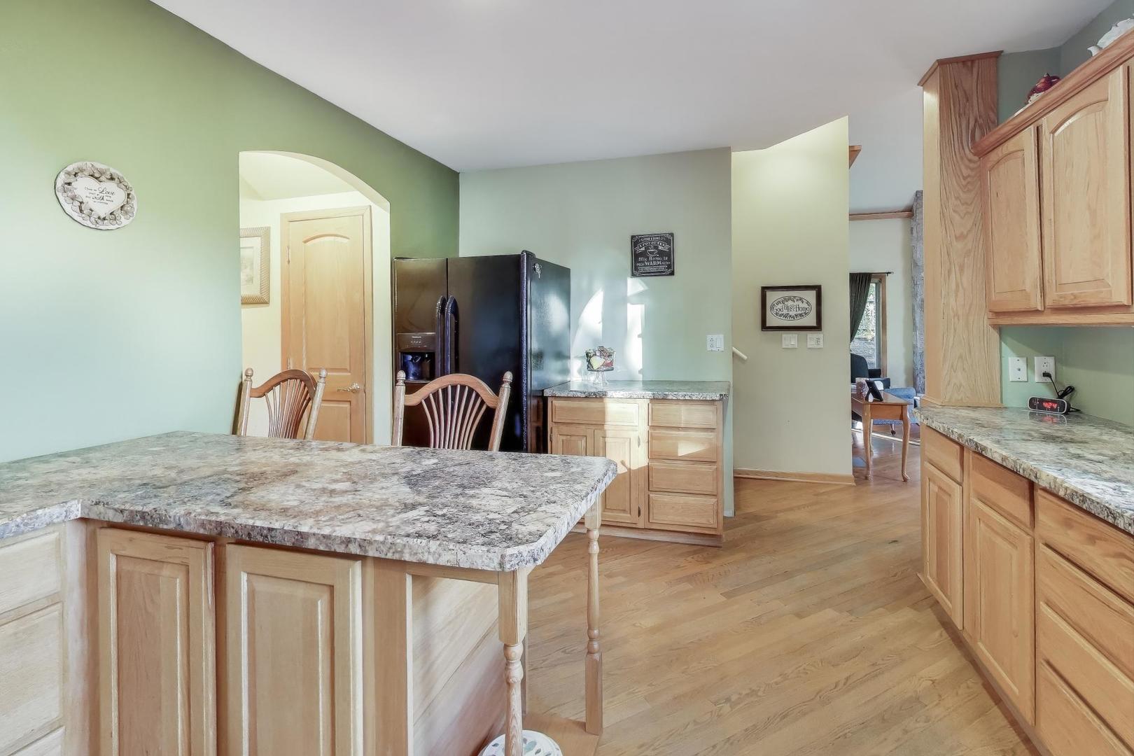 4116 E Lake Shore Drive, Wonder Lake, IL 60097