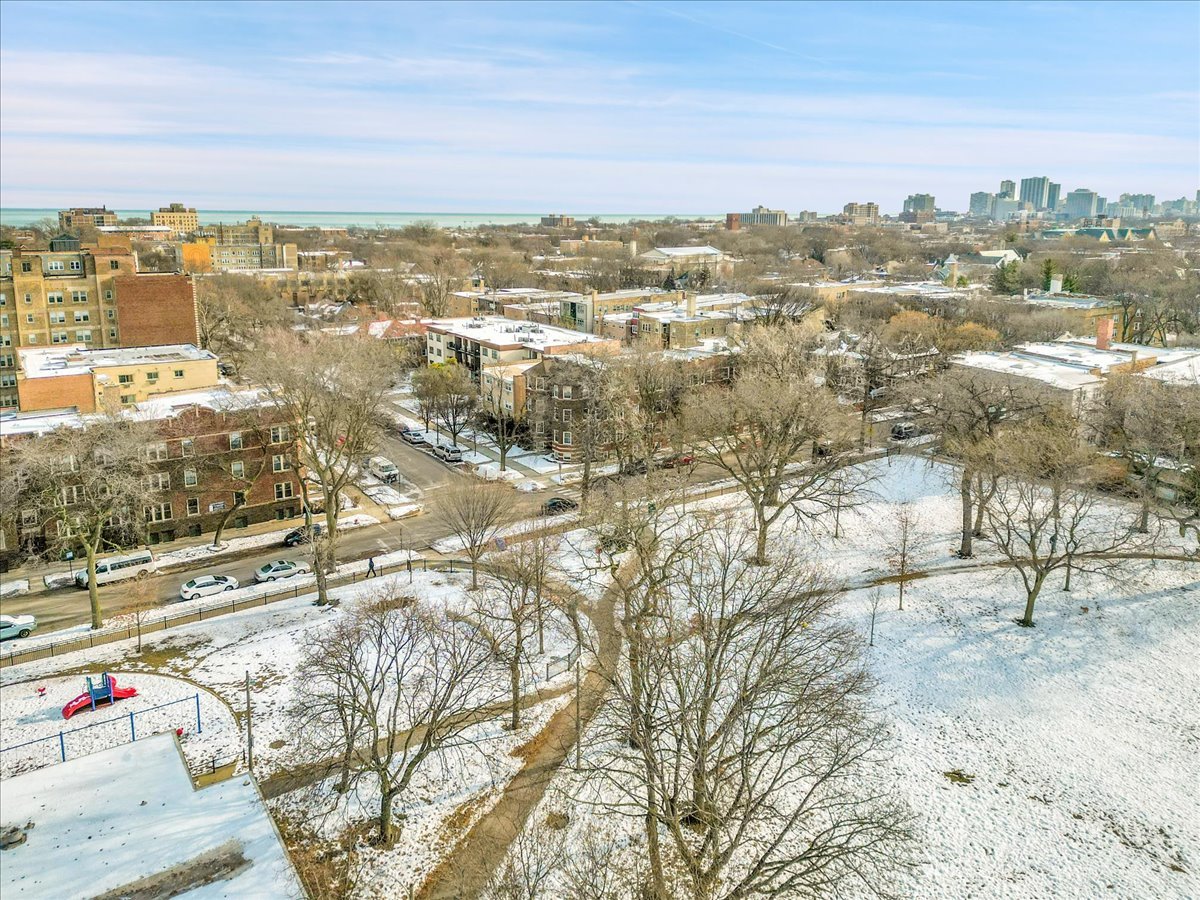 1647 W Sherwin Avenue #1, Chicago, IL 60626