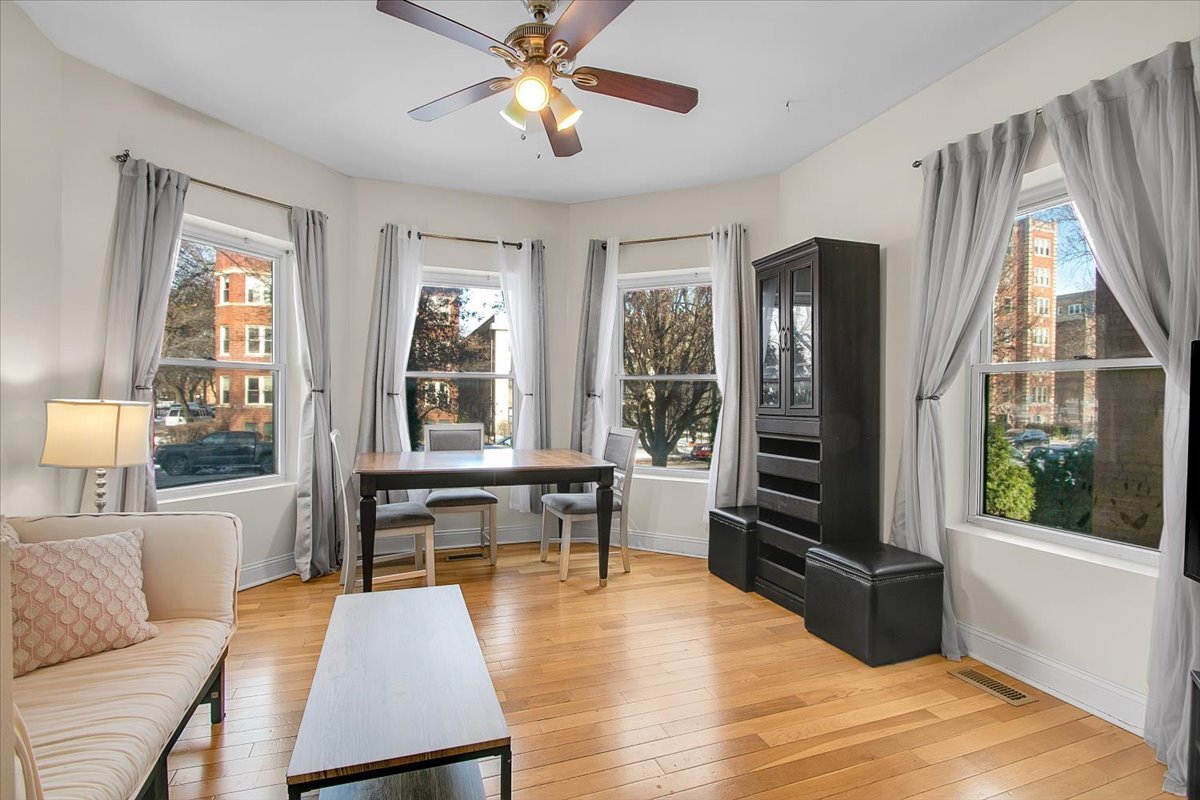 1647 W Sherwin Avenue #1, Chicago, IL 60626