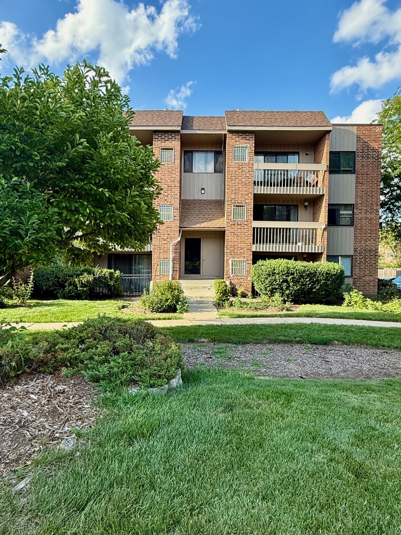 1322 E Ports O Call Drive #1W, Palatine, IL 60074