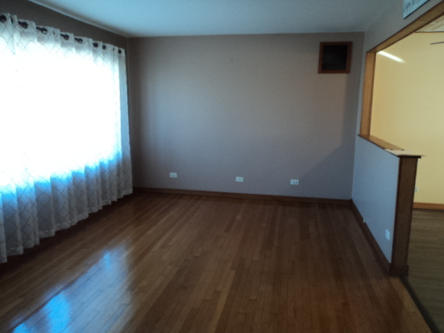 7711 W 82nd Street, Bridgeview, IL 60455