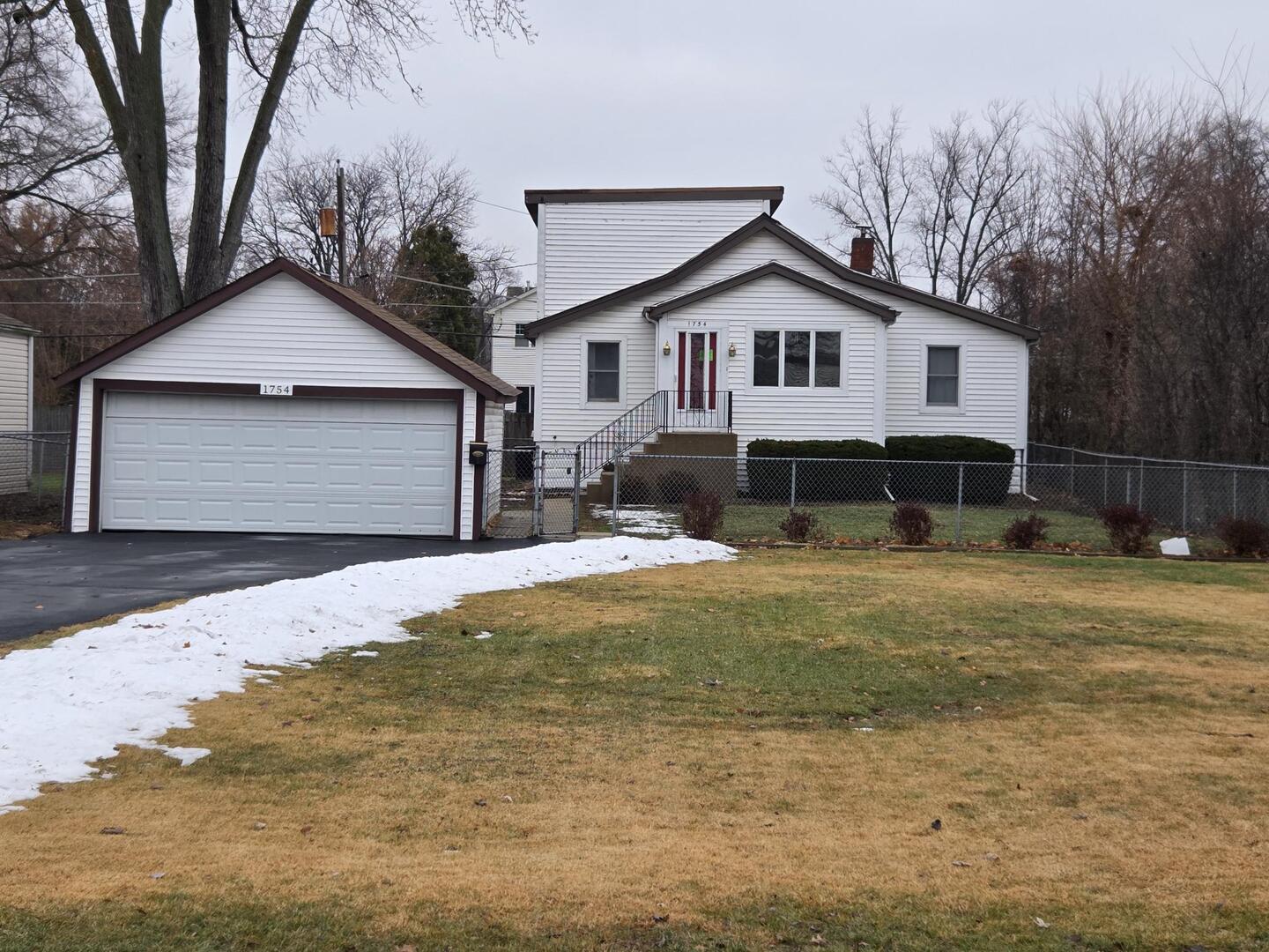 1754 E Lincoln Avenue, Des Plaines, IL 60018