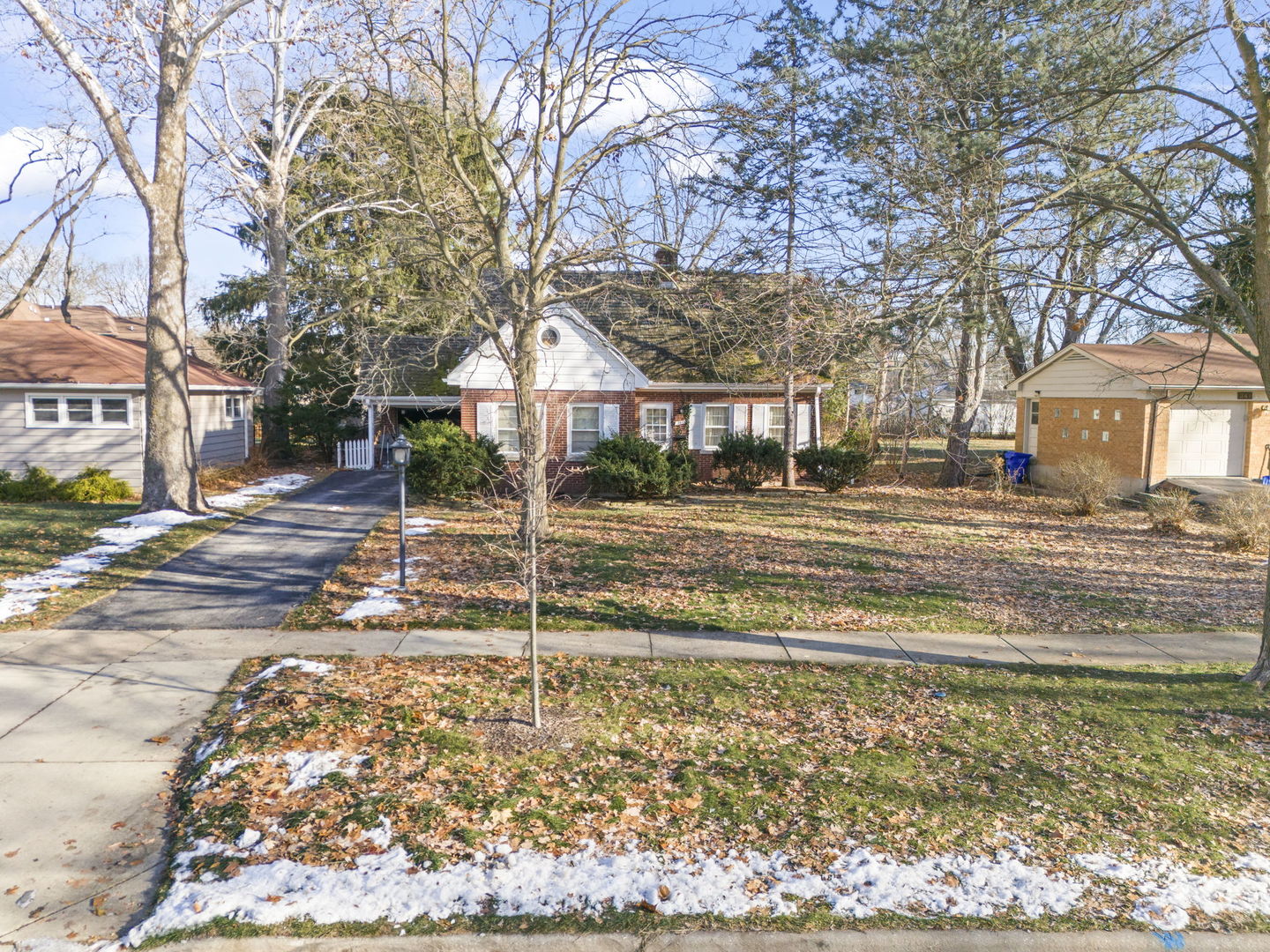 345 Woodstock Avenue, Glen Ellyn, IL 60137