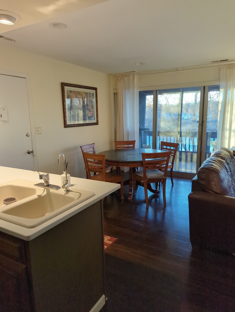 5529 E Lake Drive #29F, Lisle, IL 60532