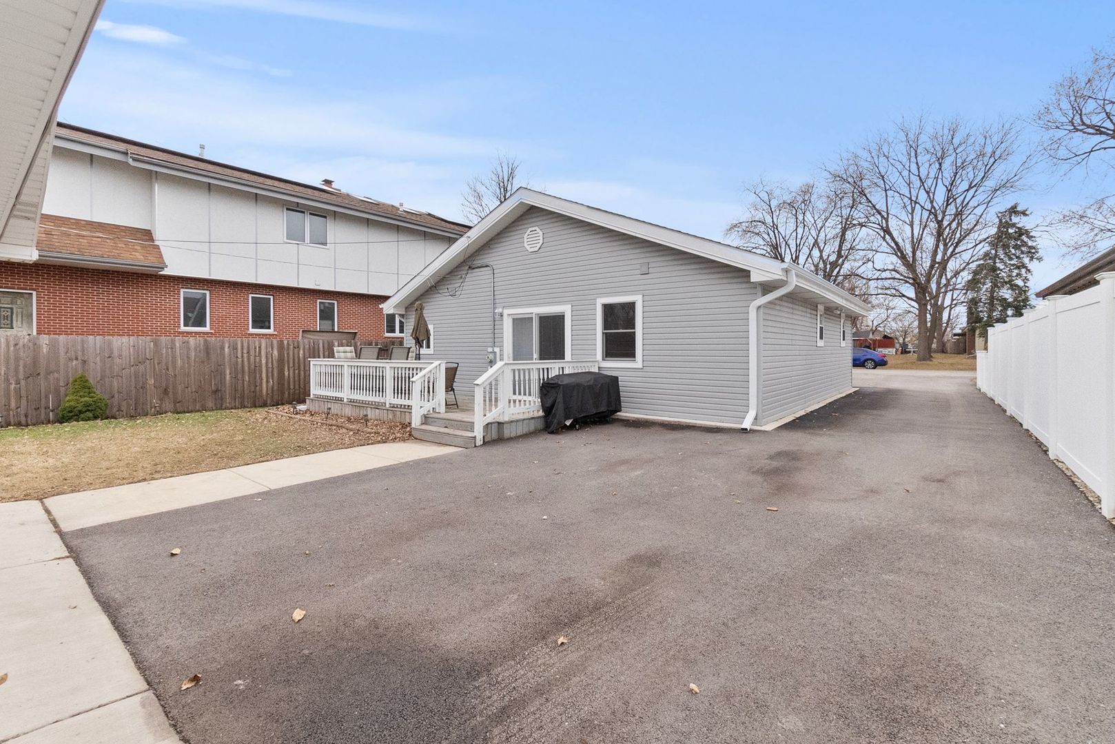 8555 S 79th Avenue, Justice, IL 60458