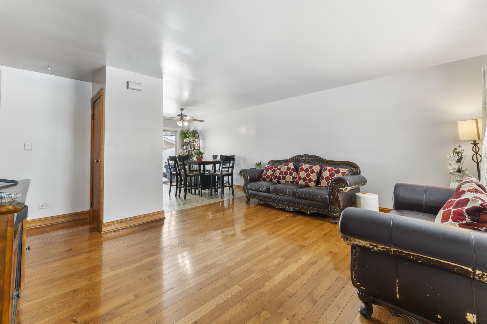 38 W Altgeld Avenue, Glendale Heights, IL 60139