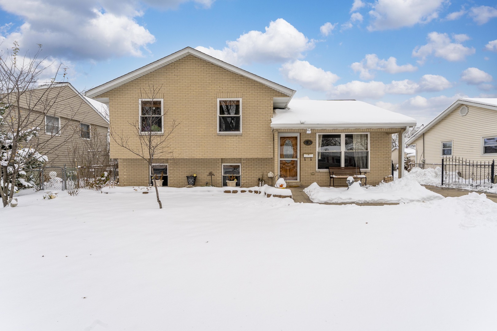 38 W Altgeld Avenue, Glendale Heights, IL 60139