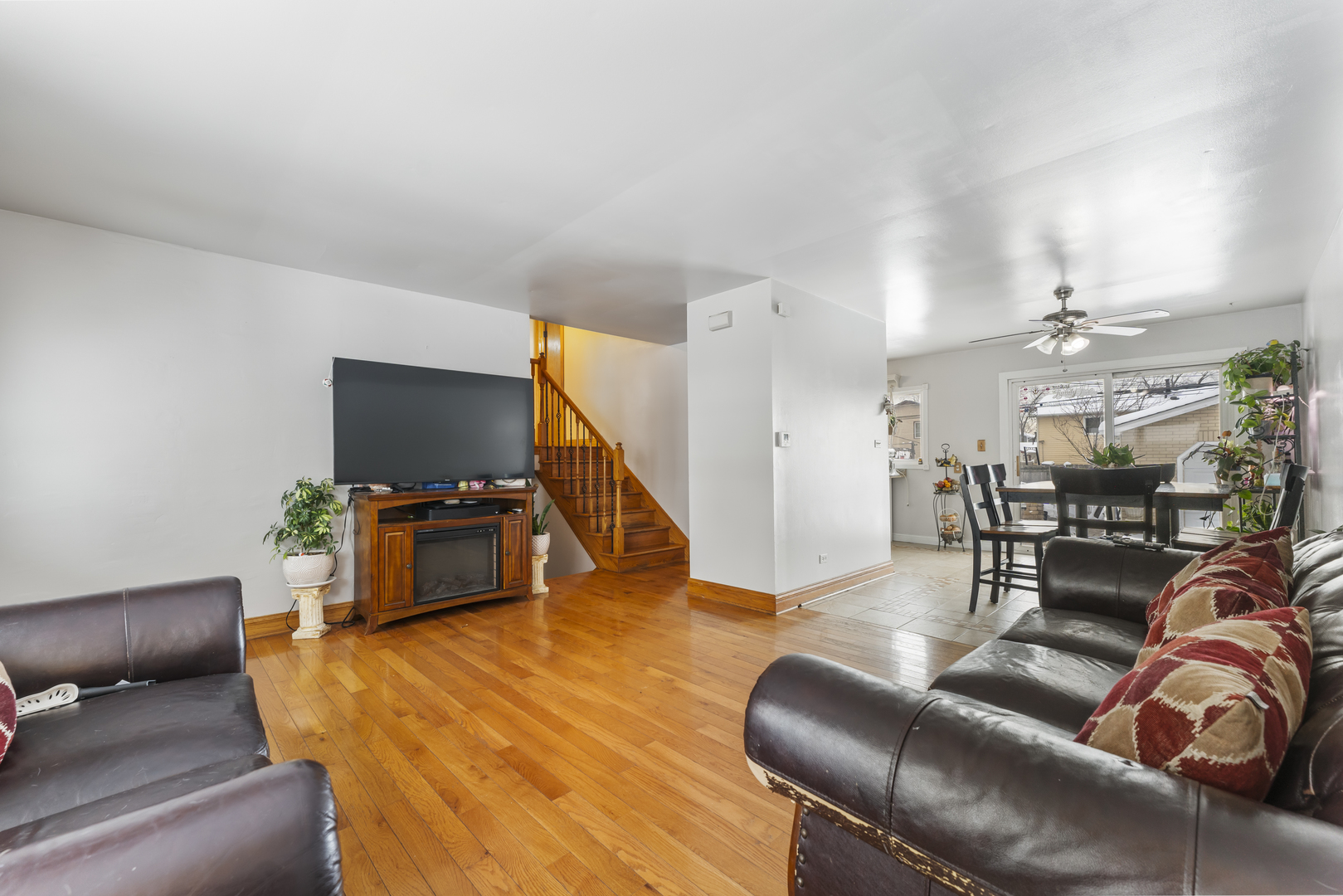 38 W Altgeld Avenue, Glendale Heights, IL 60139