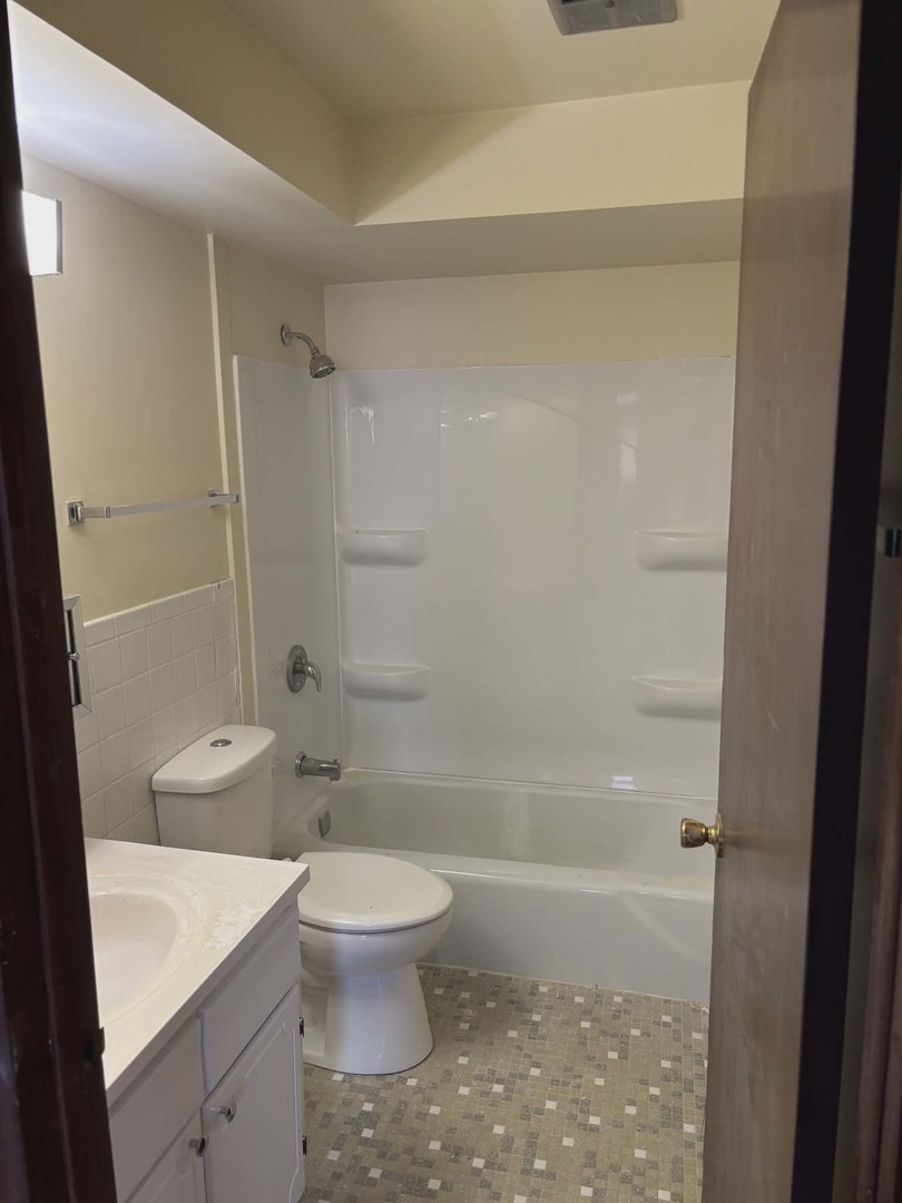 200 Madison Street #3B, Joliet, IL 60435