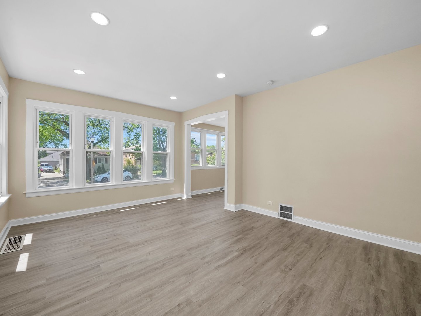 811 S 7th Avenue, Maywood, IL 60153