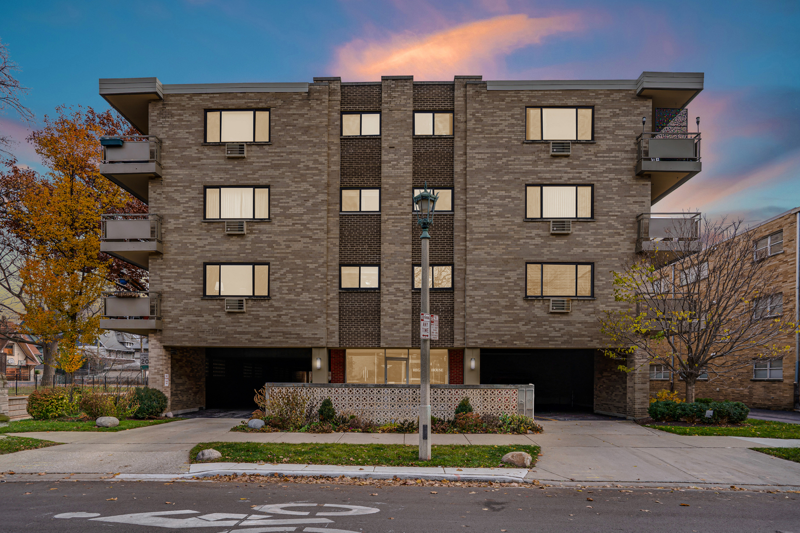 224 N Kenilworth Avenue #4D, Oak Park, IL 60302