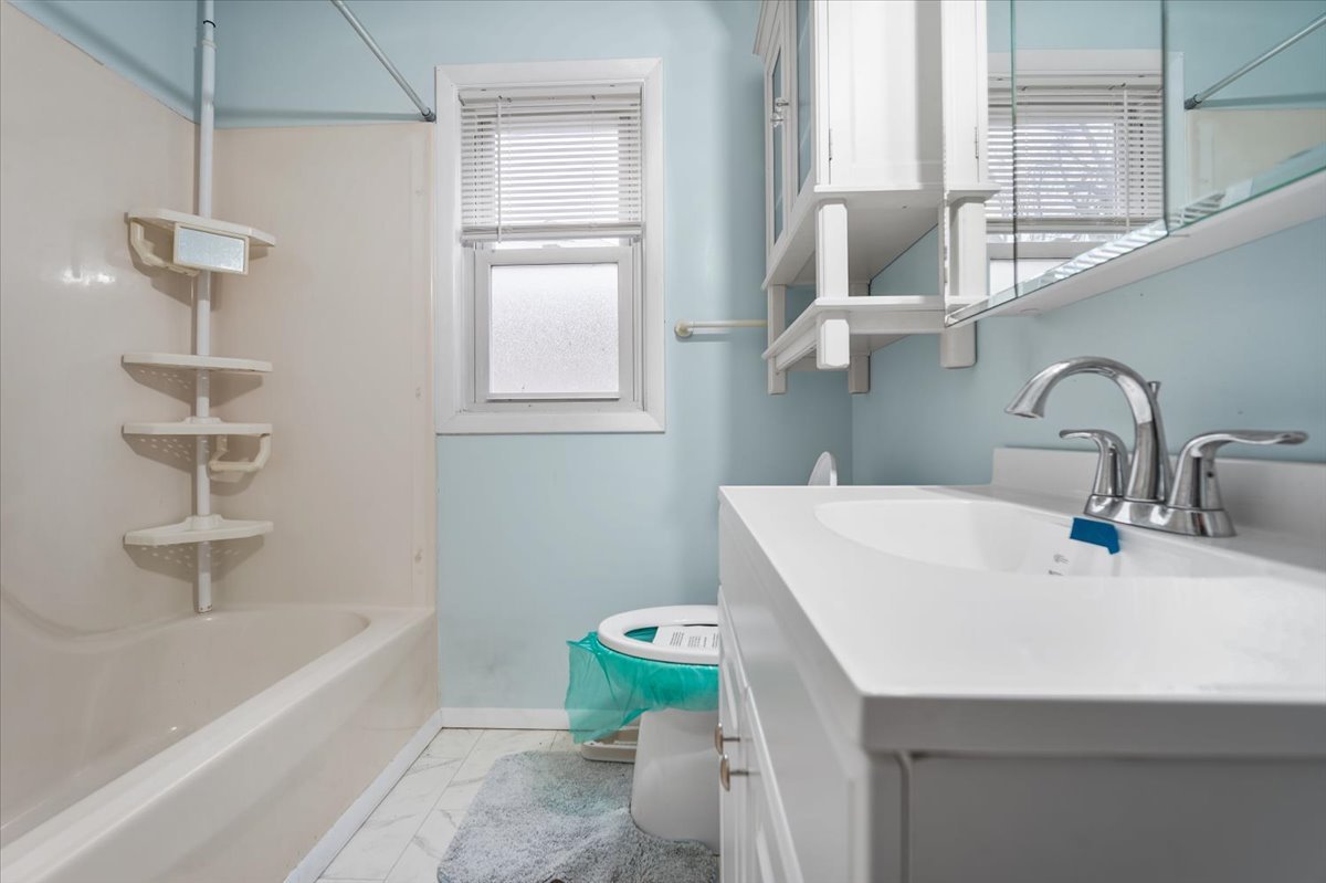 7 Walker Drive, Bloomington, IL 61701