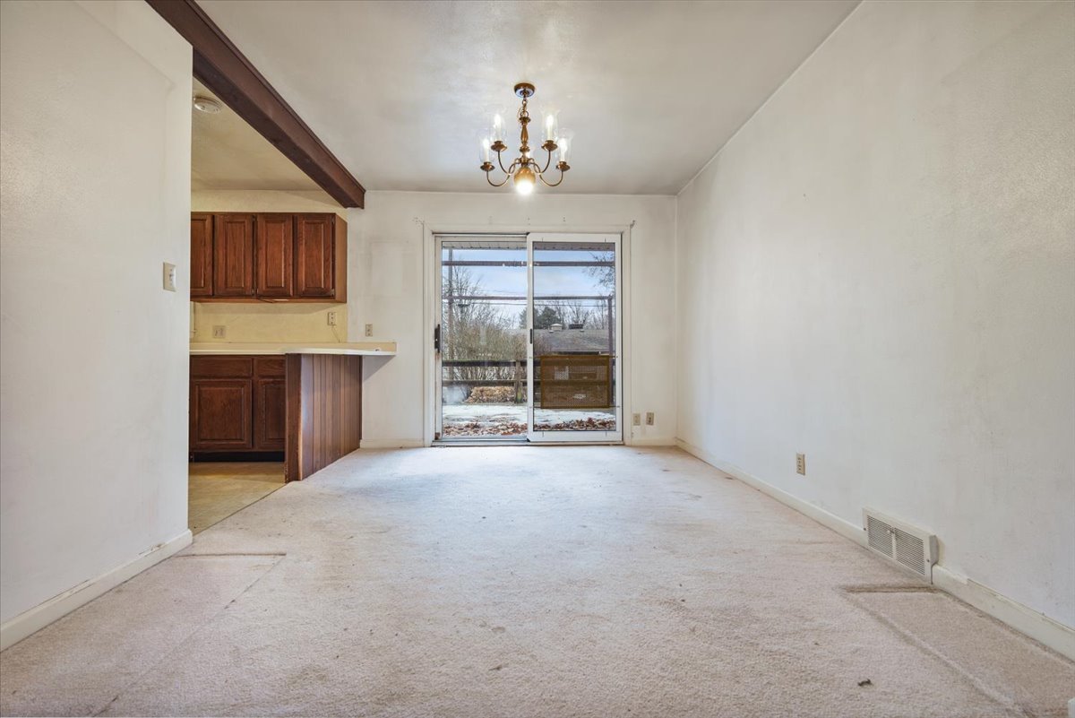 7 Walker Drive, Bloomington, IL 61701