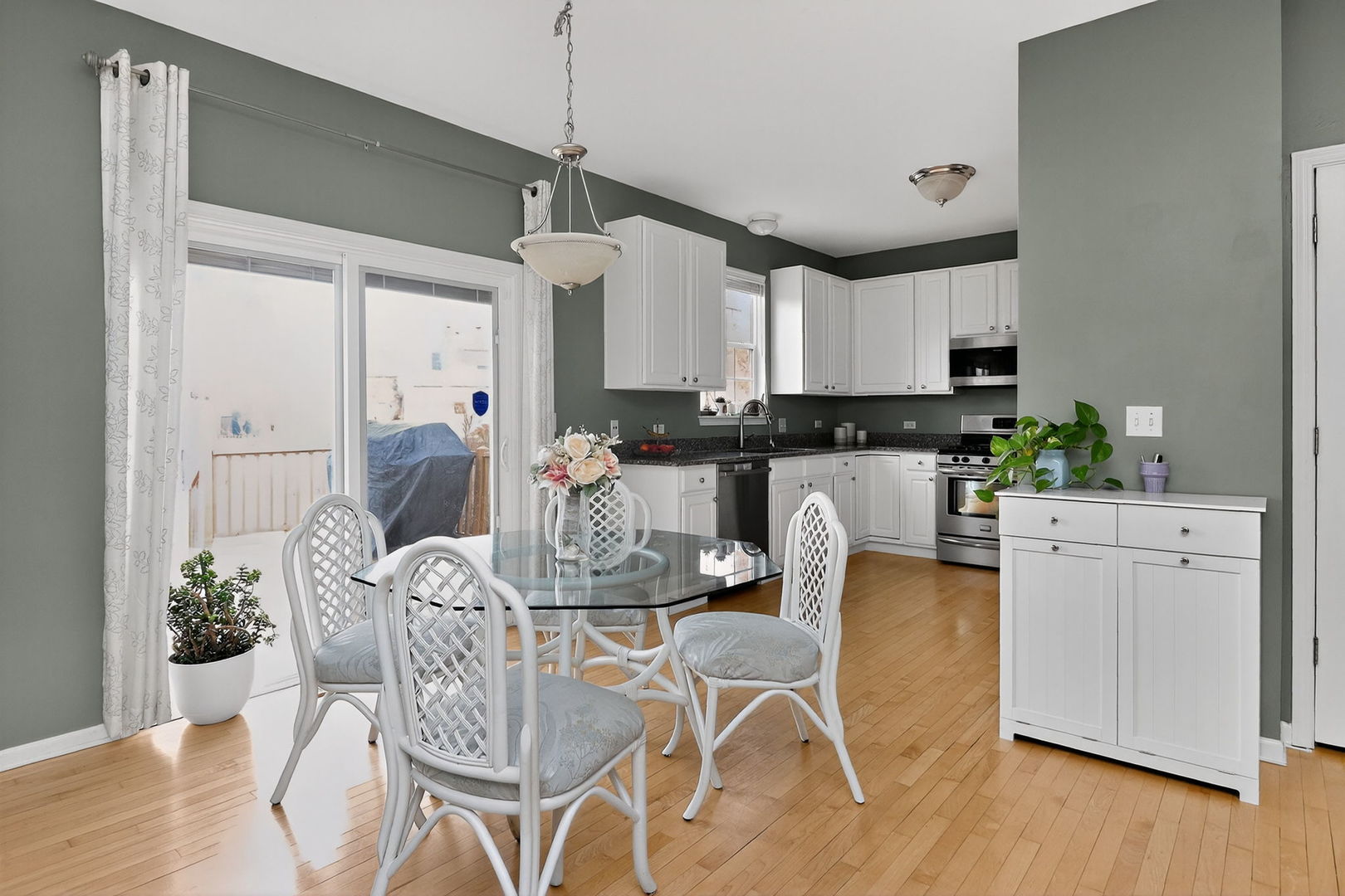 4781 Highwood Lane, Lake In The Hills, IL 60156