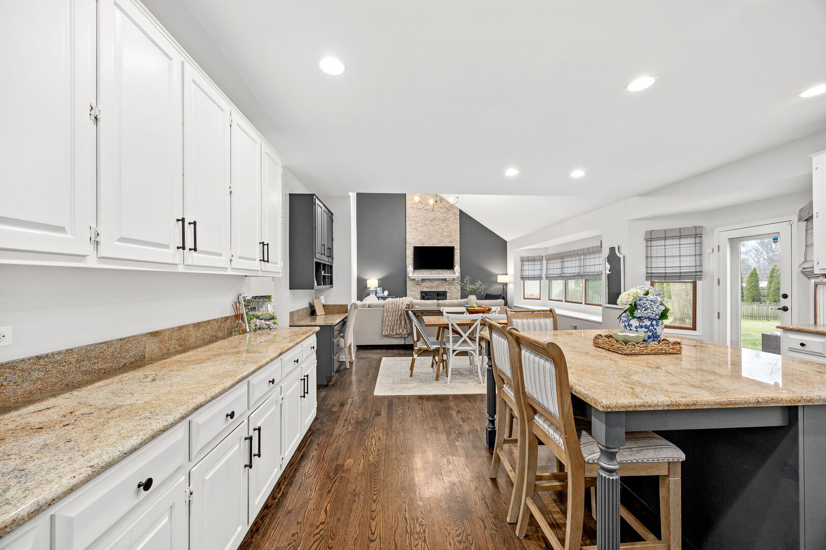 6208 Osage Avenue, Downers Grove, IL 60516