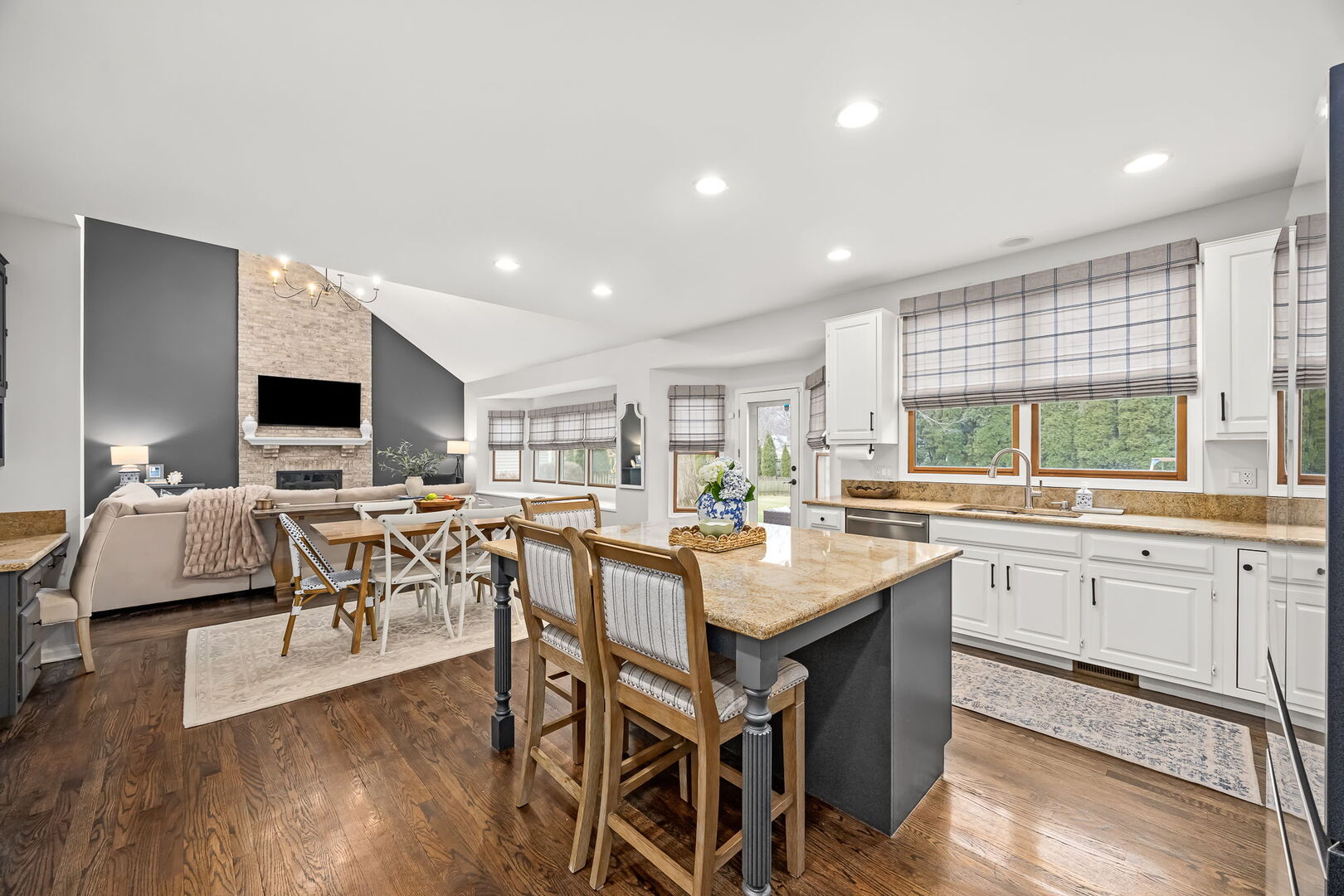 6208 Osage Avenue, Downers Grove, IL 60516