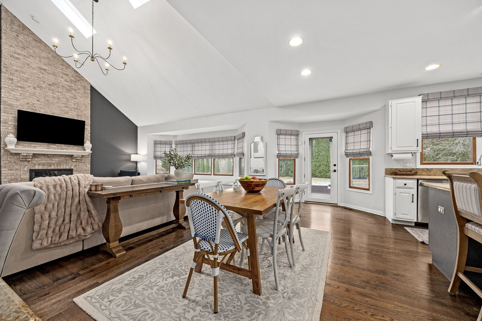 6208 Osage Avenue, Downers Grove, IL 60516