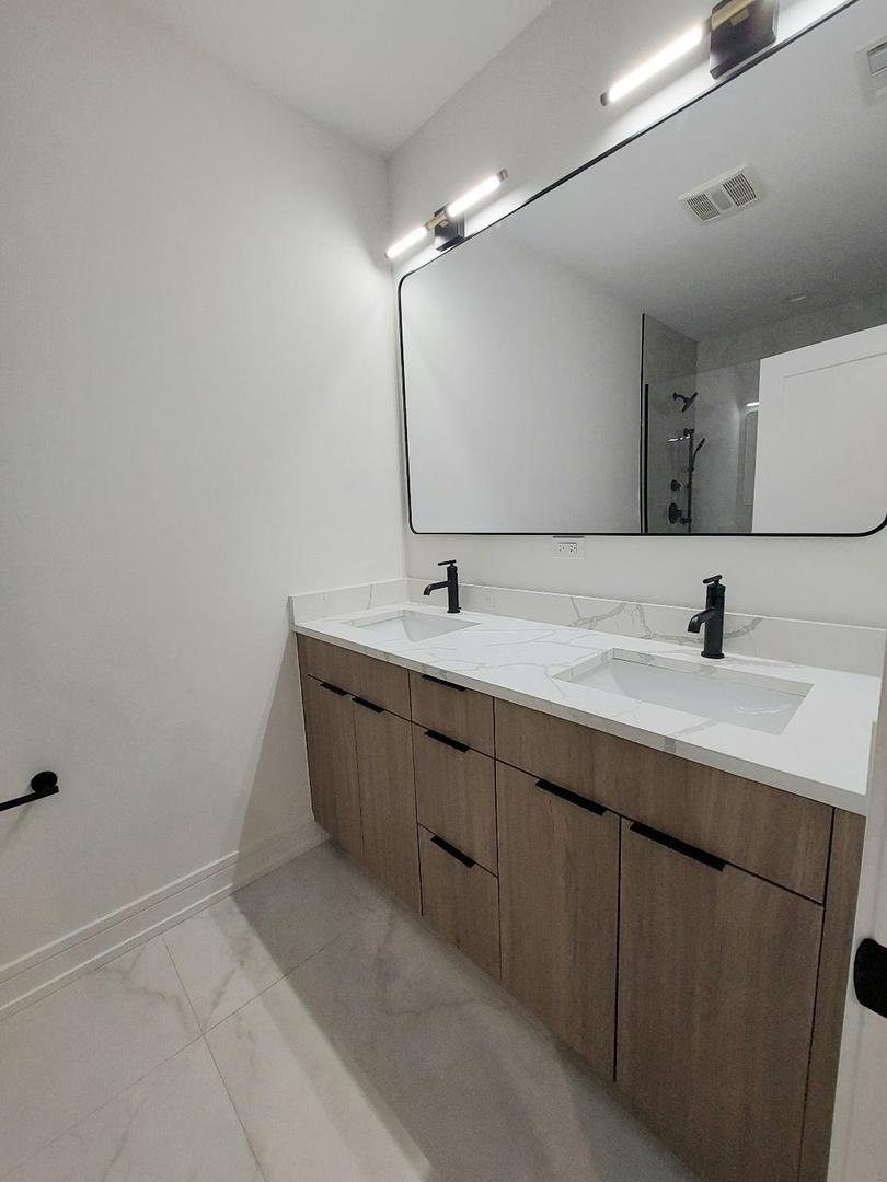 4625 S Michigan Avenue #1, Chicago, IL 60653