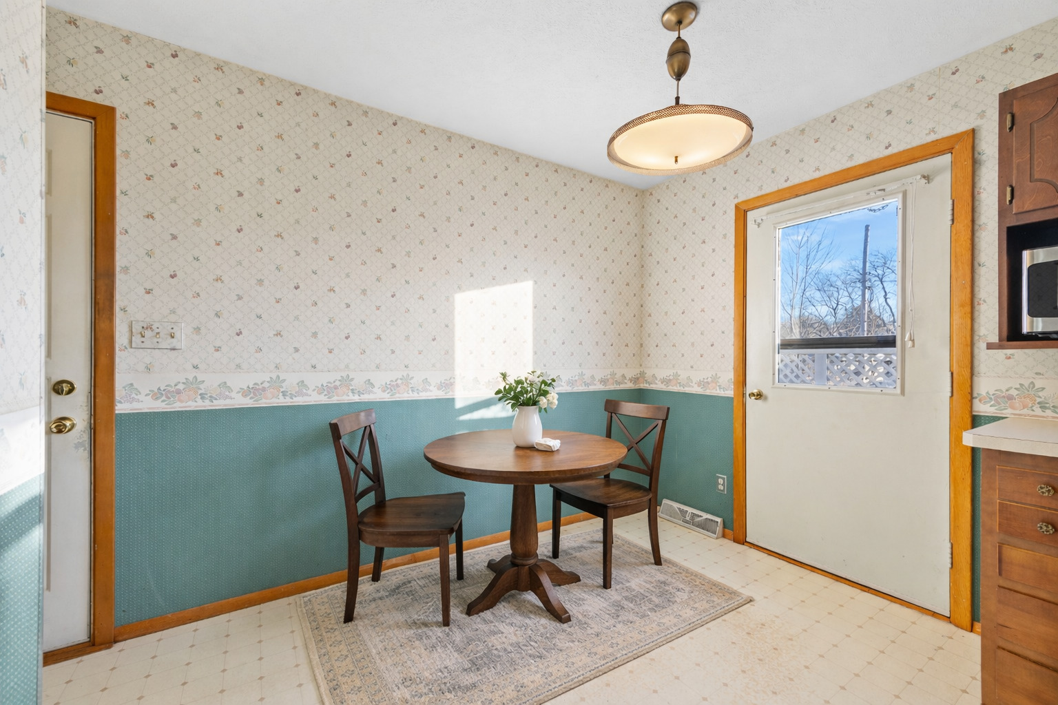 1319 Rutledge Road, Bloomington, IL 61704