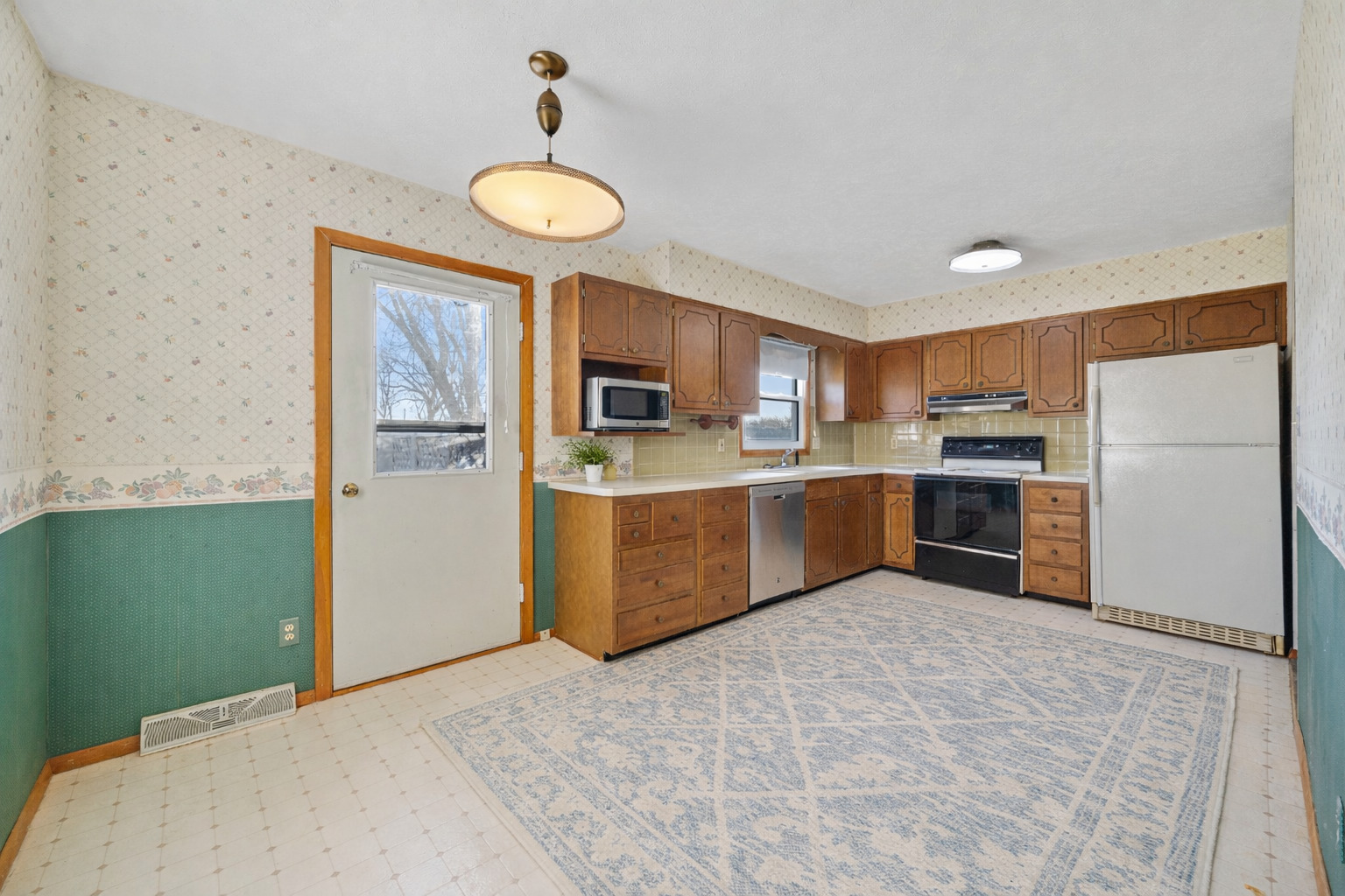 1319 Rutledge Road, Bloomington, IL 61704