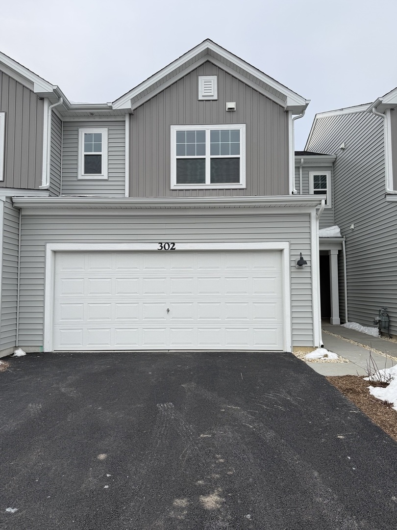 302 Kingsport Drive #302, South Elgin, IL 60177
