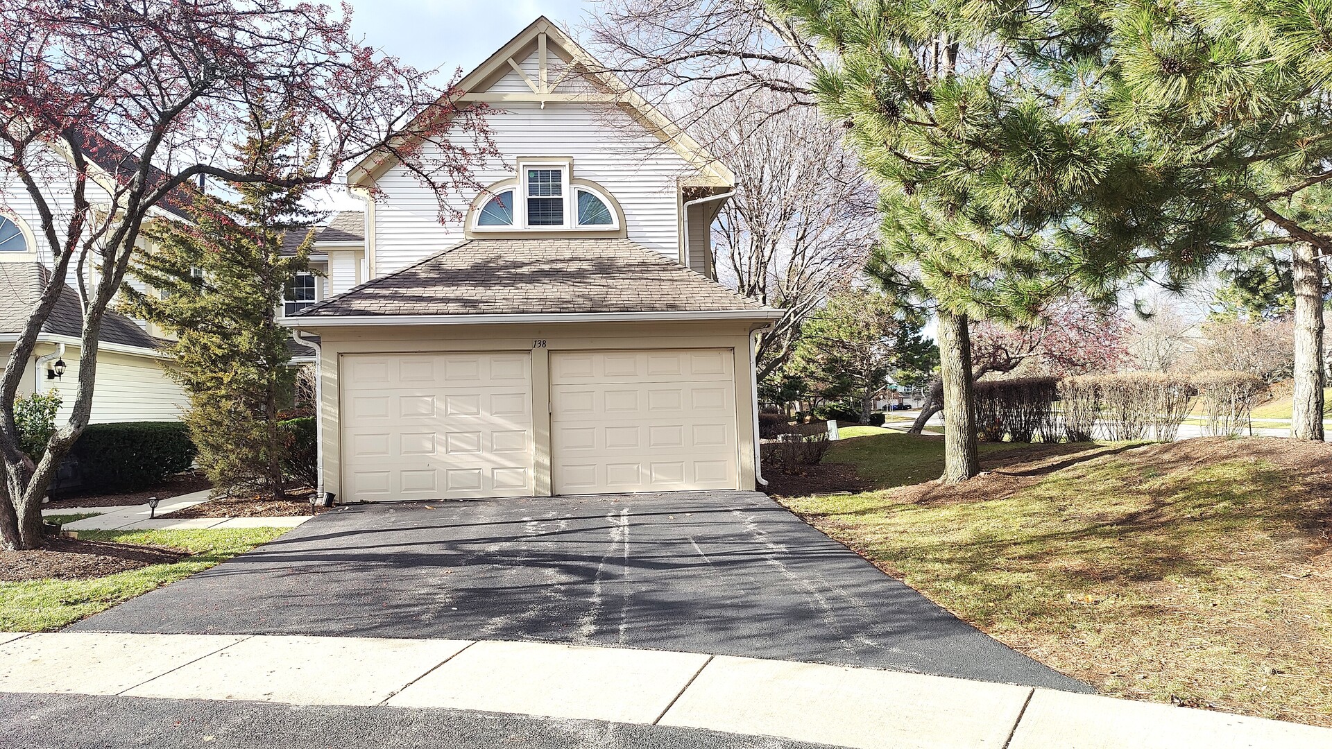 138 White Branch Court, Schaumburg, IL 60194