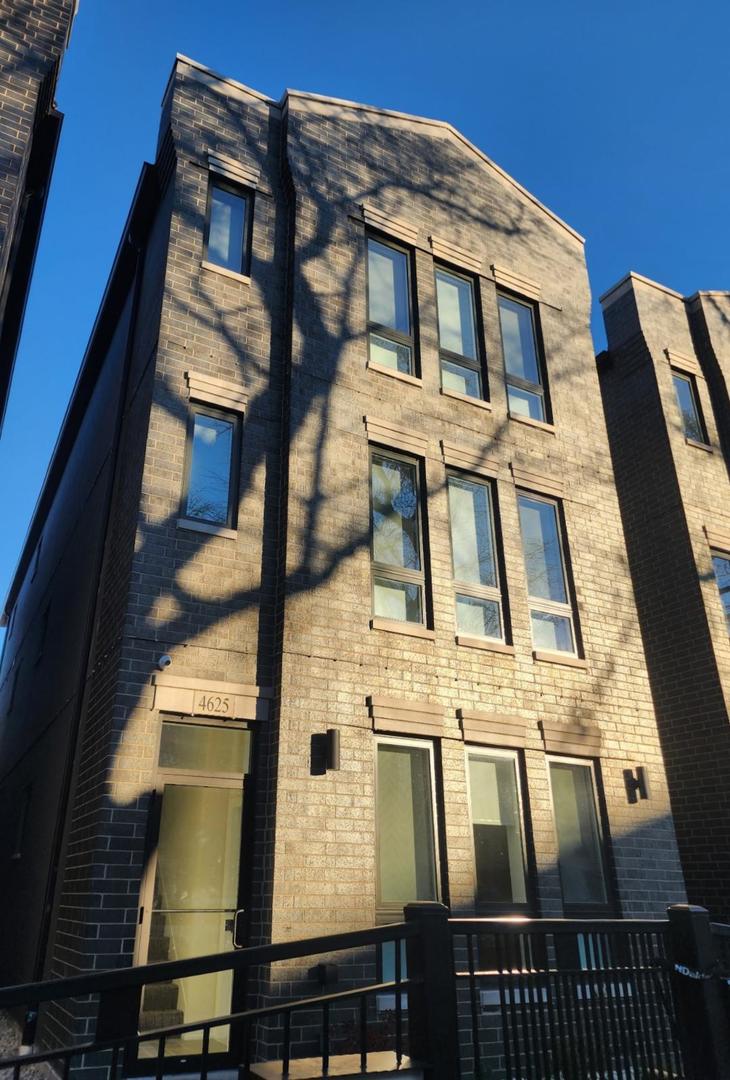 4625 S Michigan Avenue #2, Chicago, IL 60653