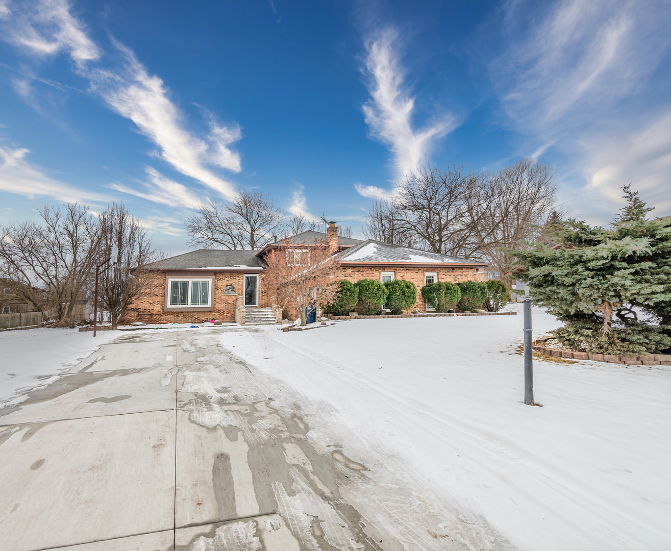 8821 W 100th St Street, Palos Hills, IL 60465