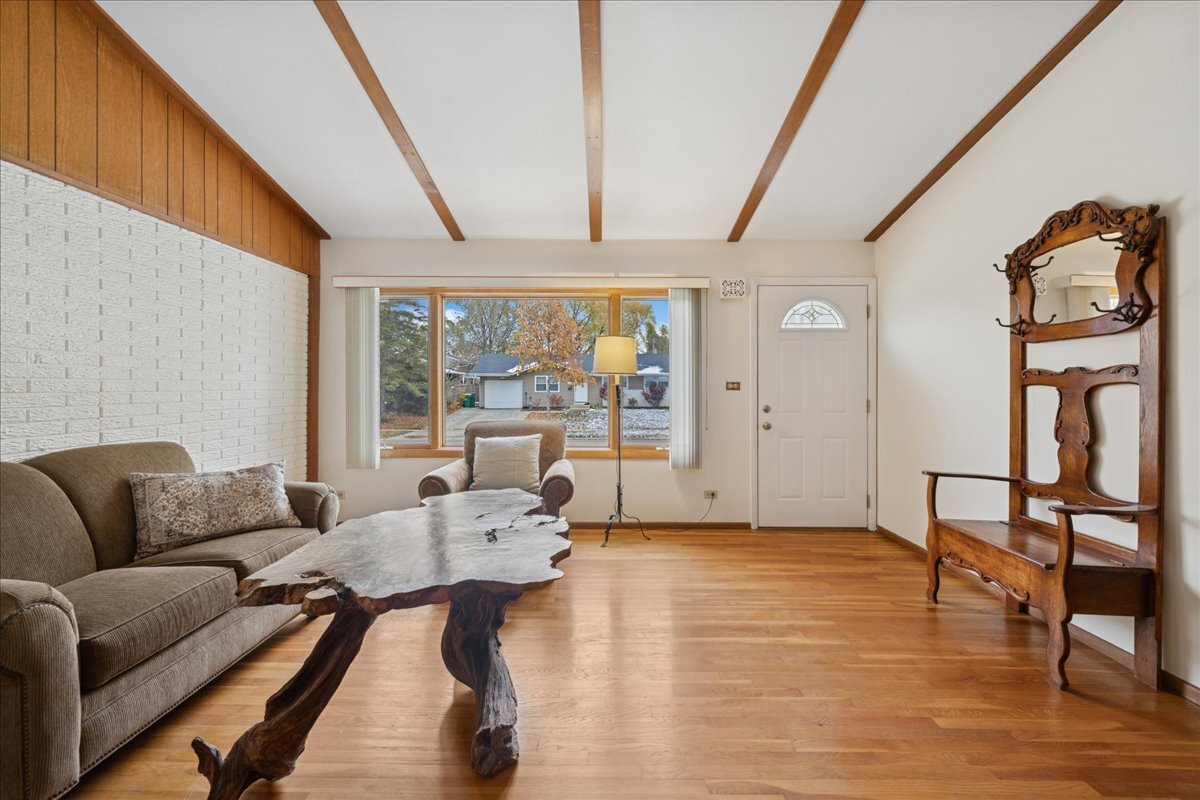 612 White Pine Road, Buffalo Grove, IL 60089