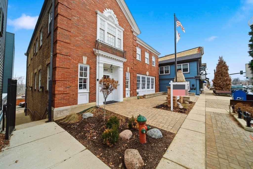 921 S State Street, Lockport, IL 60441