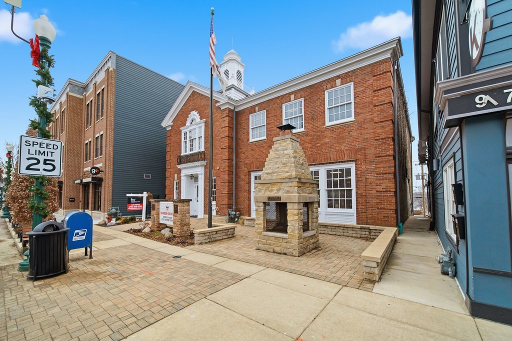 921 S State Street, Lockport, IL 60441