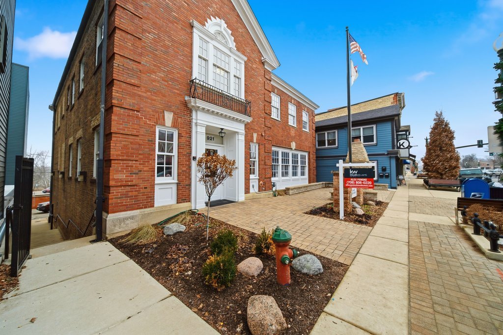 921 S State Street, Lockport, IL 60441