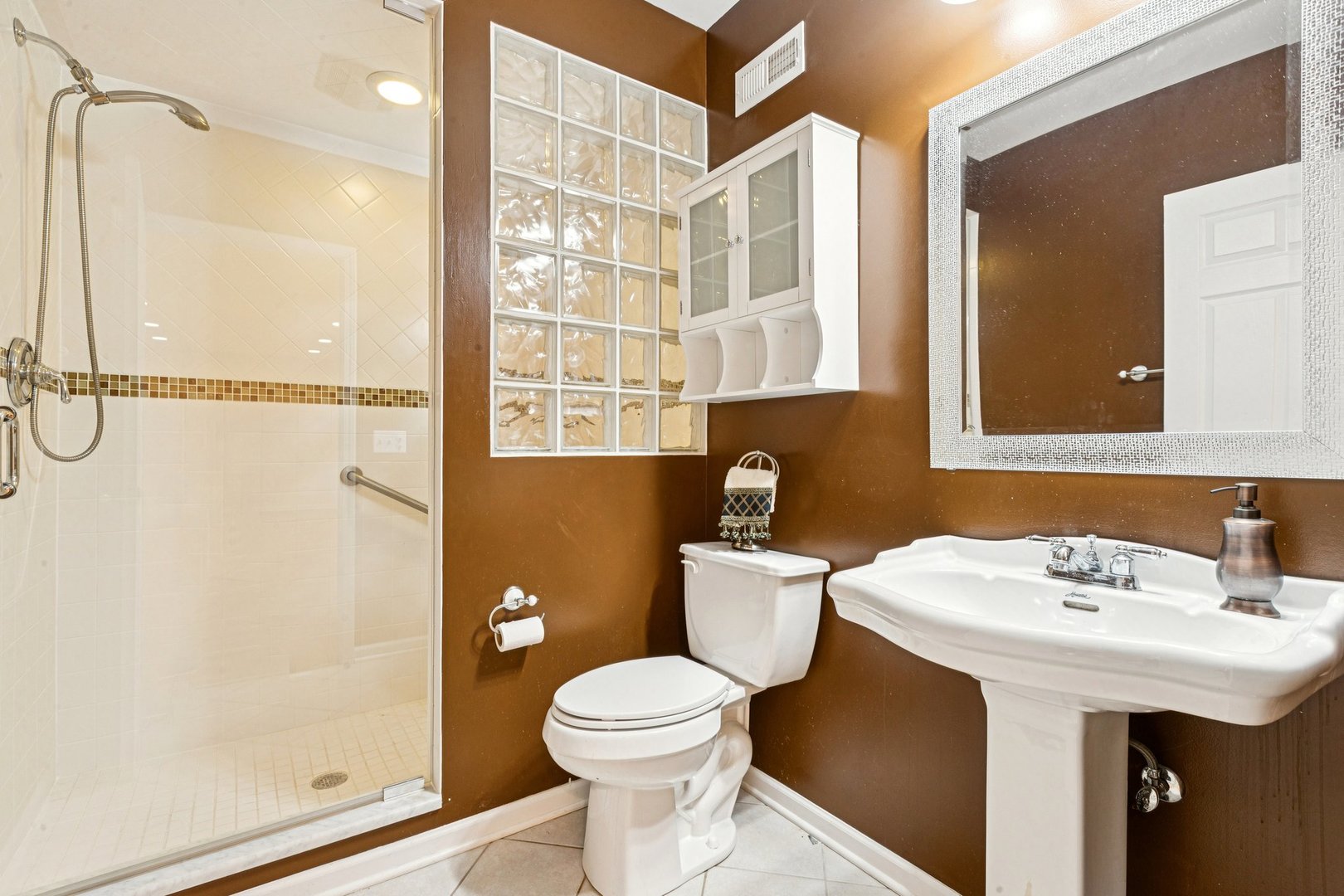 3251 Sheridan Lane, Mundelein, IL 60060