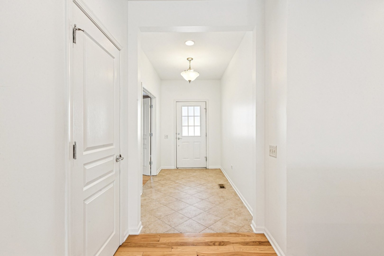 3251 Sheridan Lane, Mundelein, IL 60060