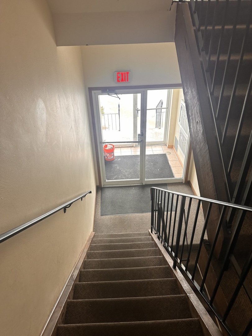 464 S President Street #204, Carol Stream, IL 60188