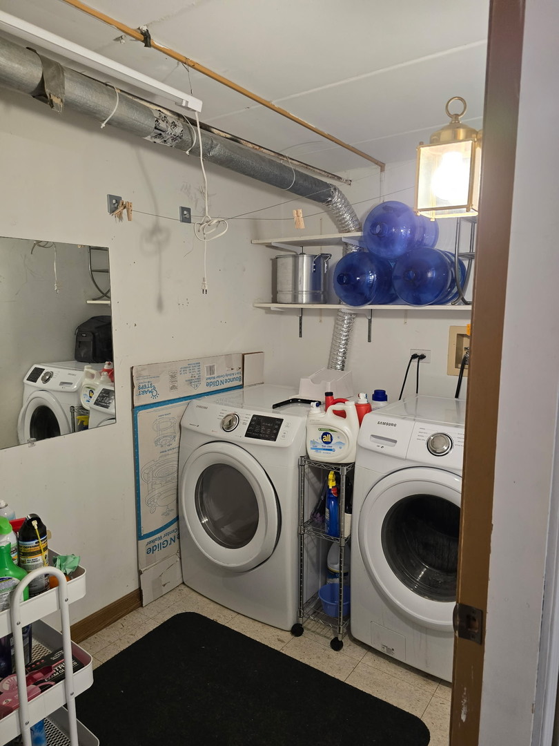 464 S President Street #204, Carol Stream, IL 60188