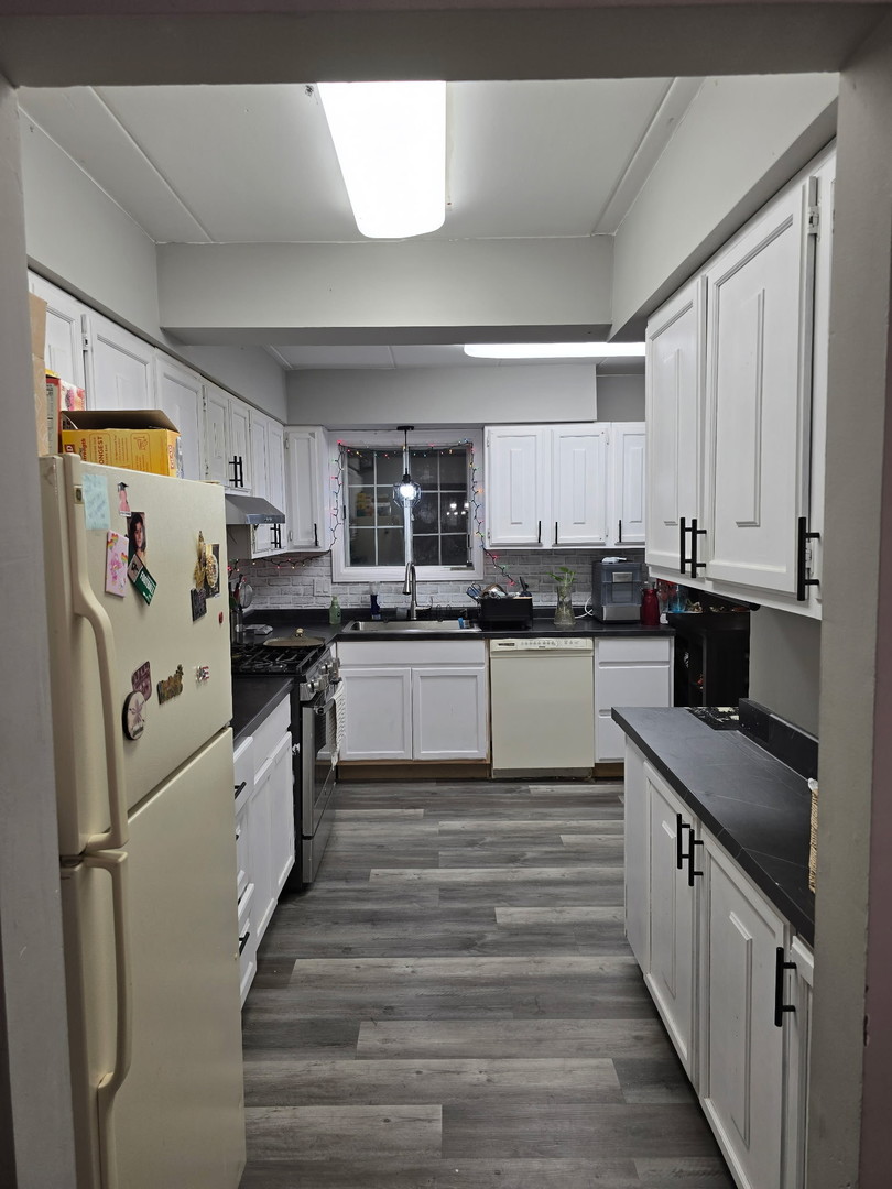 464 S President Street #204, Carol Stream, IL 60188