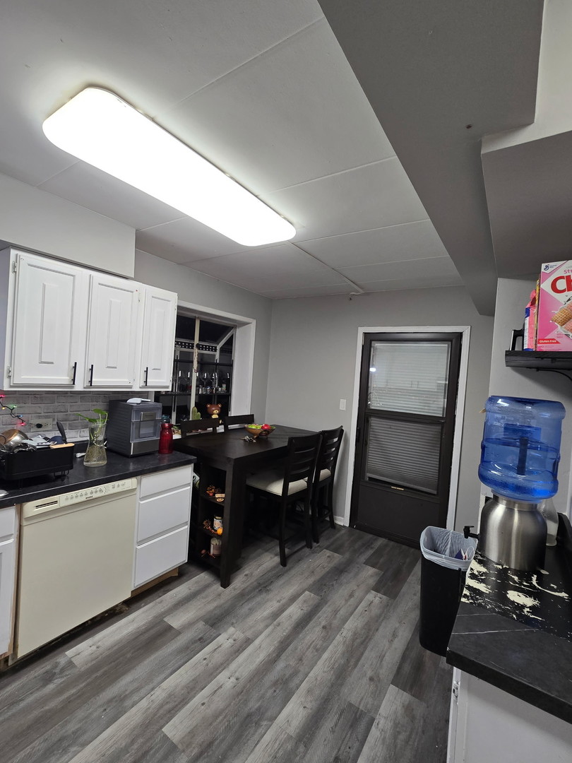 464 S President Street #204, Carol Stream, IL 60188