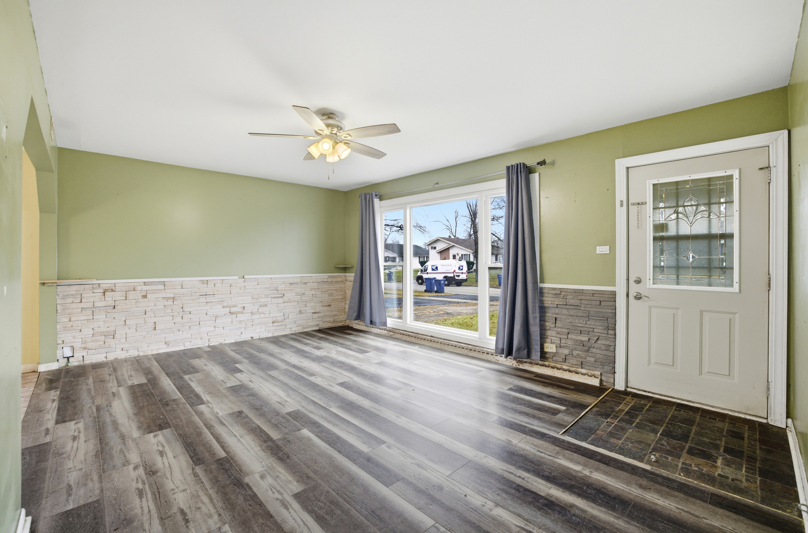 706 W JAMES Avenue, Villa Park, IL 60181