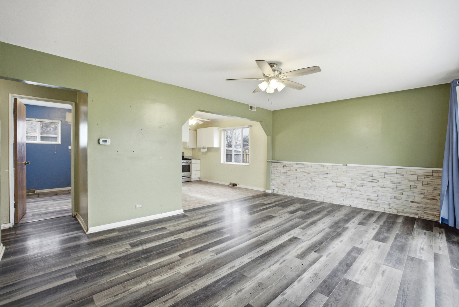 706 W JAMES Avenue, Villa Park, IL 60181